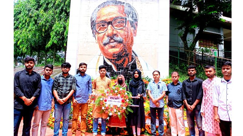 জাতীয় শোক দিবসে মুরারিচাঁদ কবিতা পরিষদ‘র শ্রদ্ধা