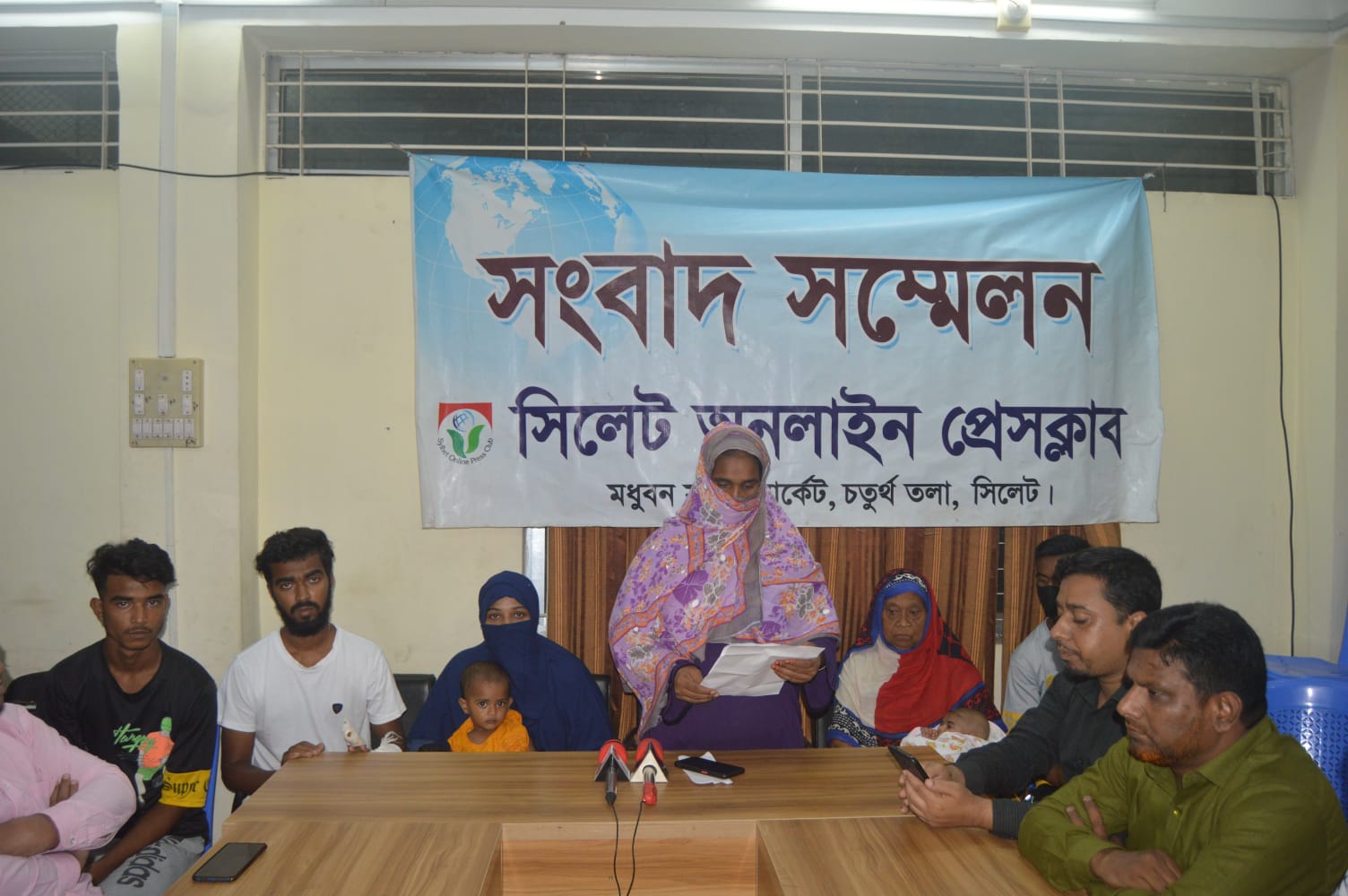 আখালিয়ায় সন্ত্রাসী হামলা, শ্লীলতাহানি, ভাংচুর, লুটপাট ও হত্যাচেষ্টার প্রতিবাদে ভুক্তভোগী পরিবারের সংবাদ সম্মেলন
